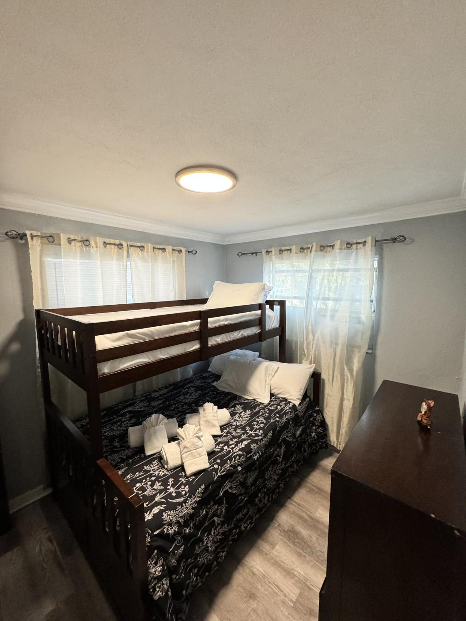 Downtown Single Family Modern Bungalow Close To Beaches And Dining Home Sarasota Ngoại thất bức ảnh